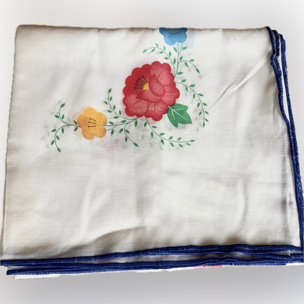 Vintage Floral Tablecloth White Blue Trim Cottagecore 96x54”